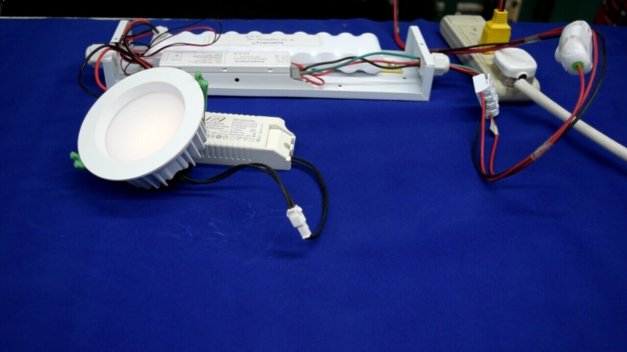 LED面板灯， 天花灯、射灯、筒灯应急电源安装演示
